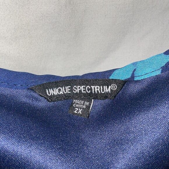 Unique spectrum floral blouse - Picture 4 of 7